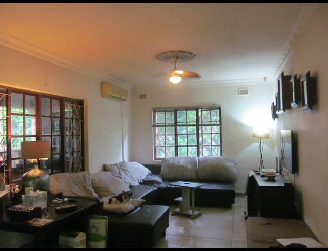 6 BEDROOM HOUSE FOR SALE IN SEA VIEW